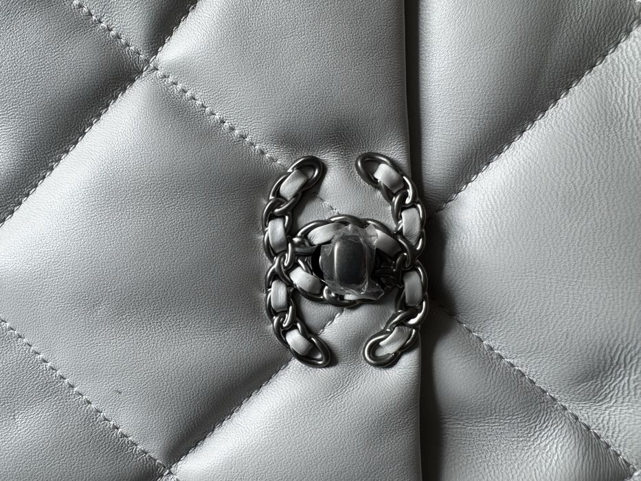 Chanel 19 Flap lambskin