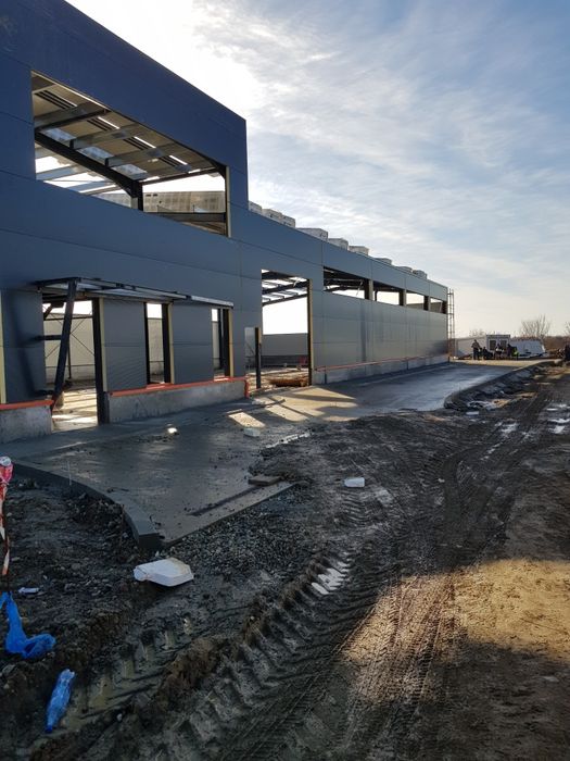 Executam montaj structura metalica si panouri sandwich