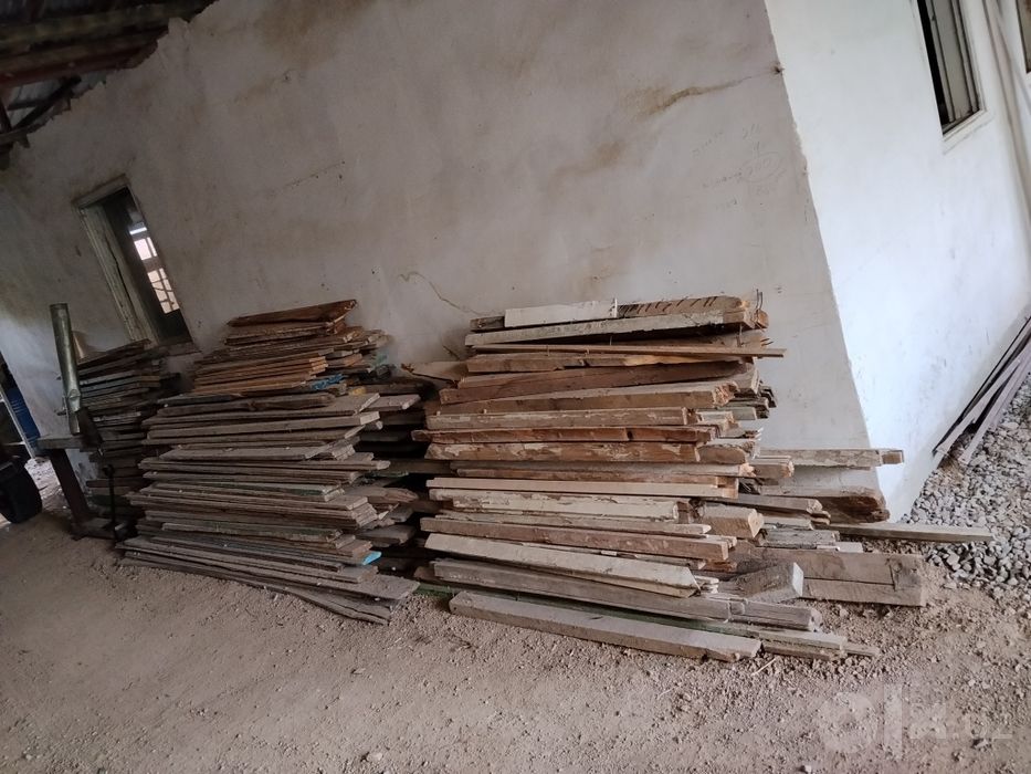 Курилиш учун тахтала сотилади + 50/60 та шиферам бор хаммасини 500$ га