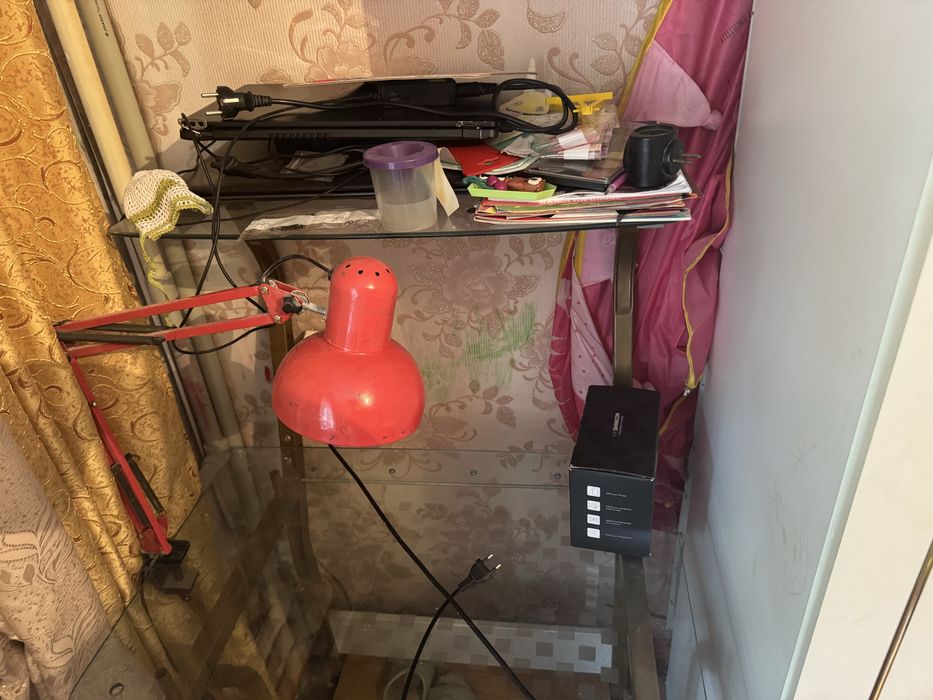 Отдам стеклянный компьютерный стол