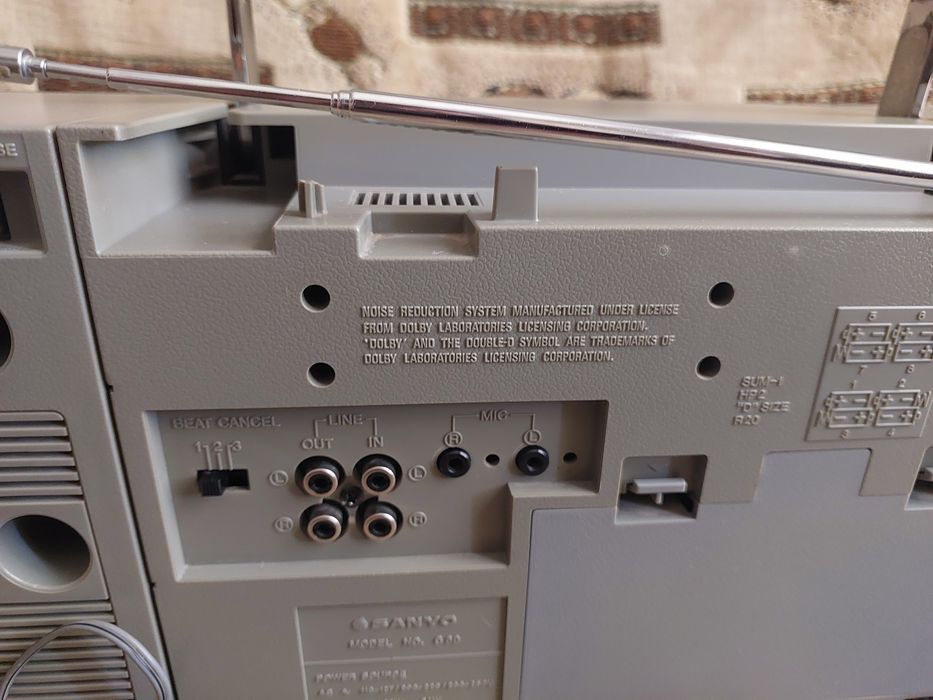 Магнитофон SANYO модель c 80