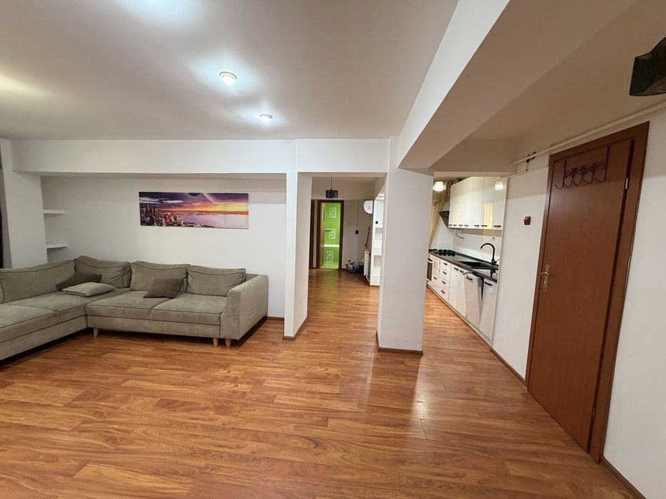 Vand Apartament 3 camere!