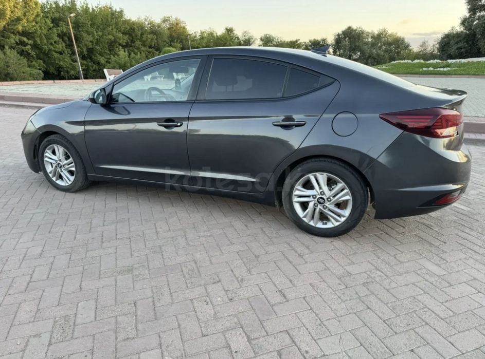 Hyundai Elantra 2019 года