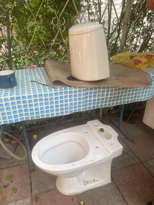 Продам унитаз с крышкой б/у