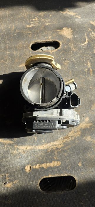 Продам дросель ауди 2.4 - 2.8