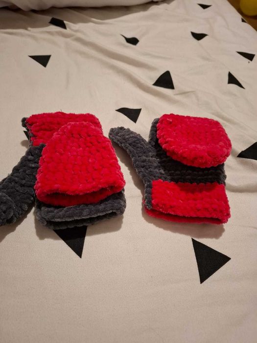 Mănuși tricotate cu o culoare deosebită