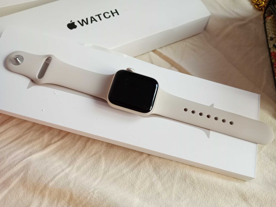 Смарт часовник Apple SE 9