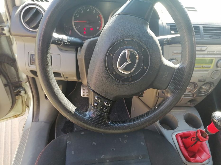 Vând Mazda 2 din 2003