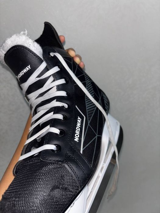 коньки хоккейные