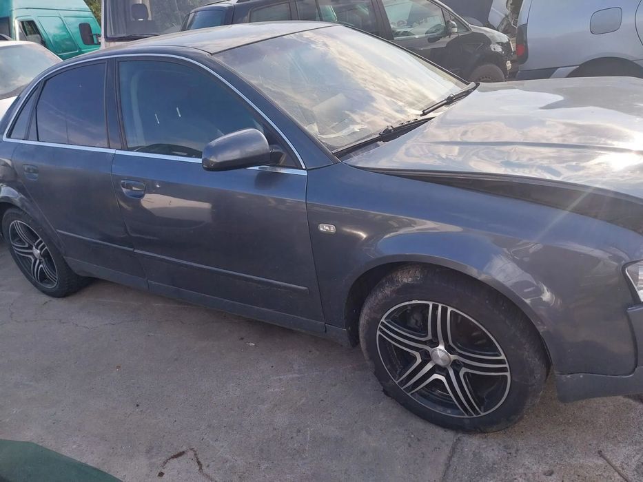 Dezmembram Audi A4 8E 2002