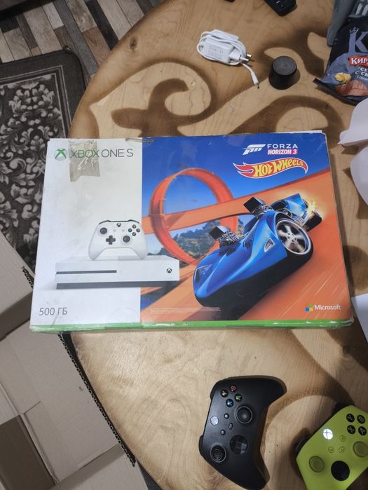 Продам Xbox One S