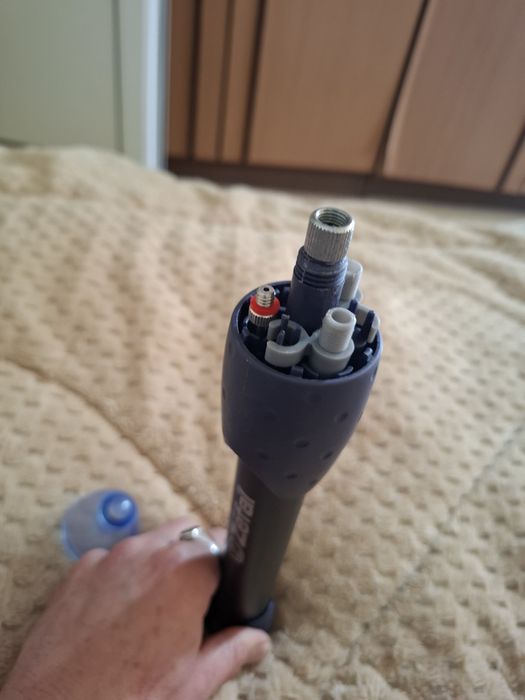 Продавам ръчна помпа за велосипед