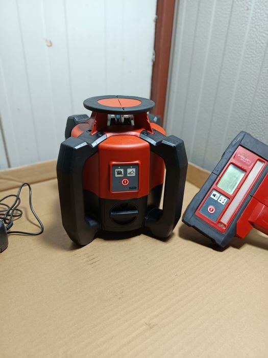 Laser profesional Hilti PR 2 și telecomanda PRA 20 cu acumulator și în
