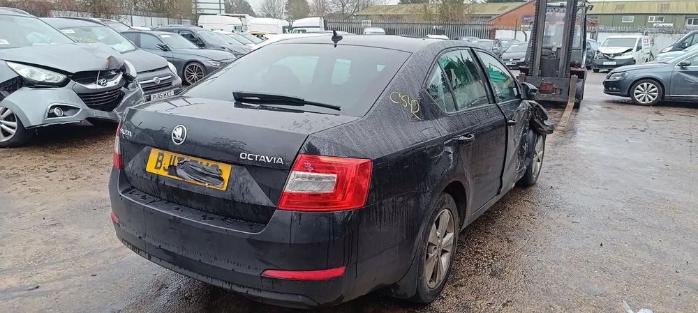 Dezmembrari / Dezmembrez Skoda Octavia 3 (5E3)  2.0 TDI CRMB cutie viteze manuala cod culoare LF9R