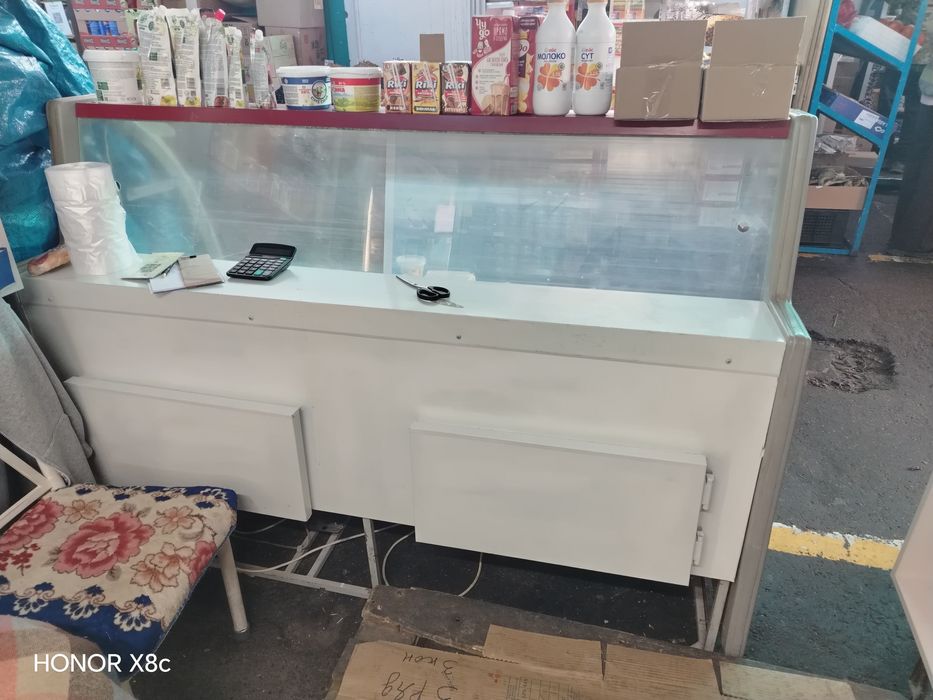 Продам витринный холодильник