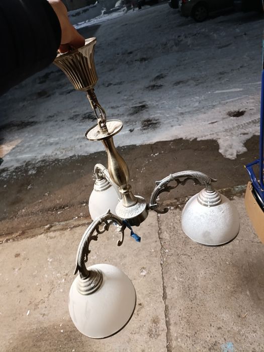 Продам три люстры