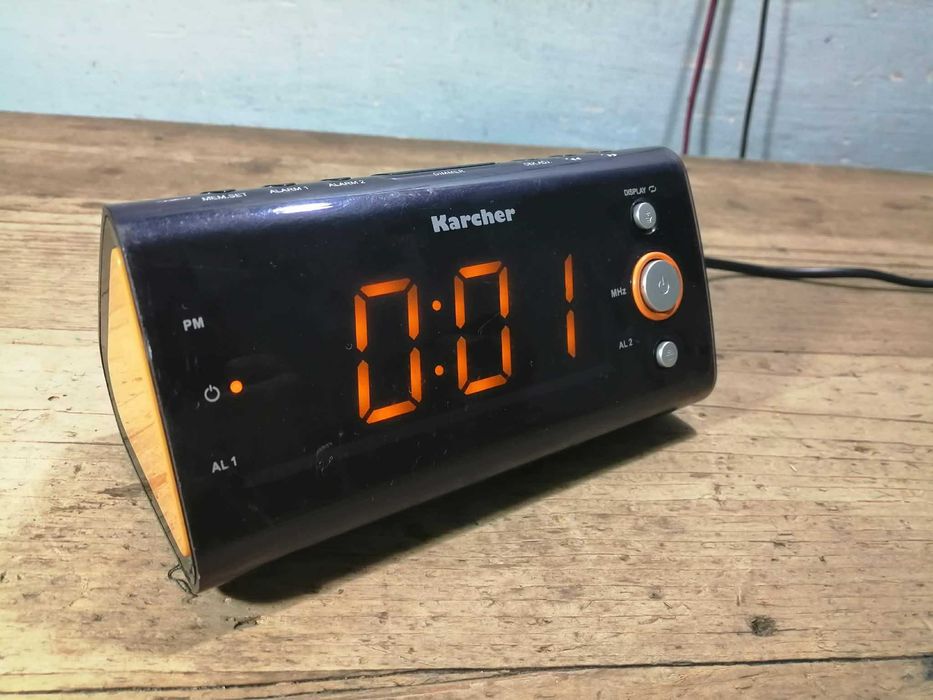 radio cu ceas si termometru digital KARCHER