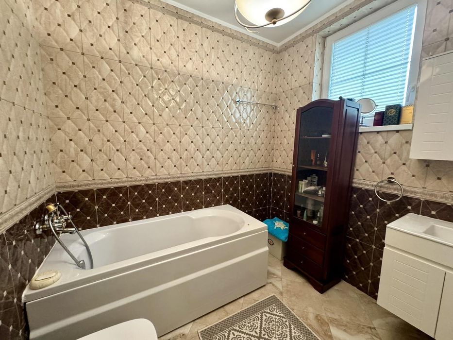 Продава се Къща в Бургас, Център - 211 кв.м за 1564 €/кв.м - Снимка #9