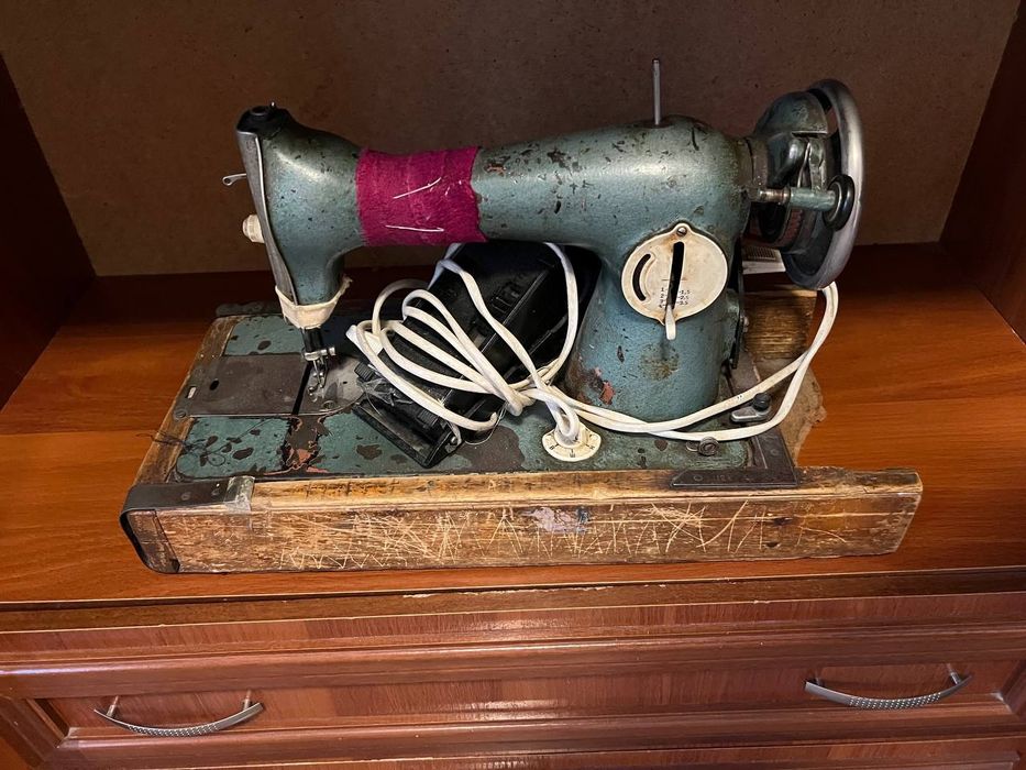 Швейная машина ,марка неизвестна