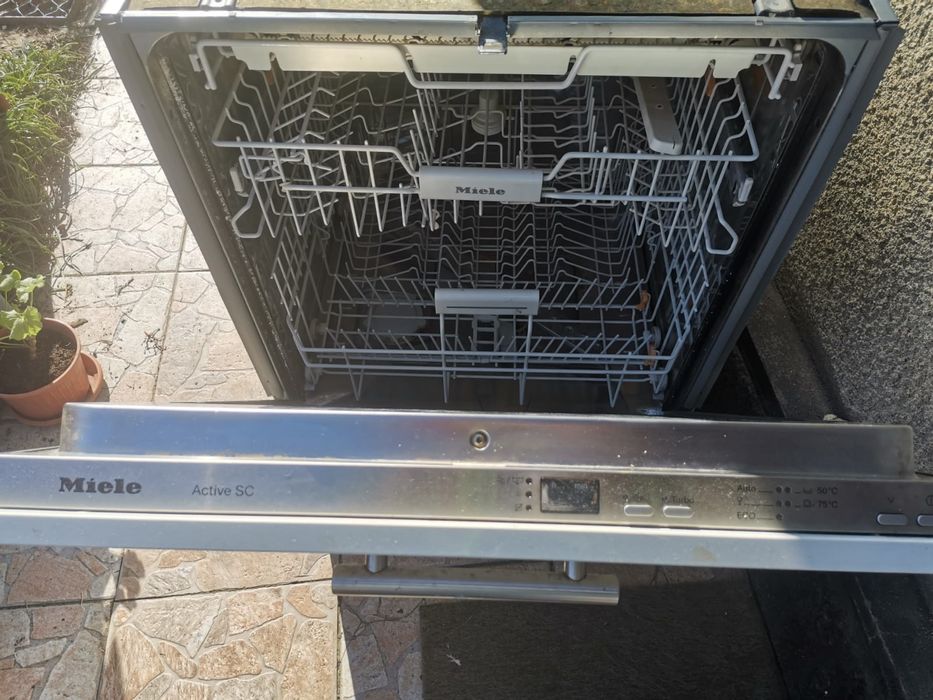 Masina de Spalt Vase Miele 60cm