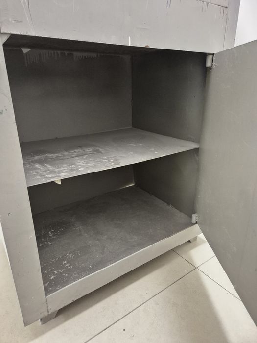 Продам сейф металлический