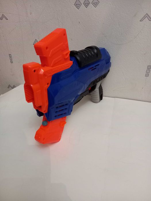 Пистолет автомат с обоймой для пуль