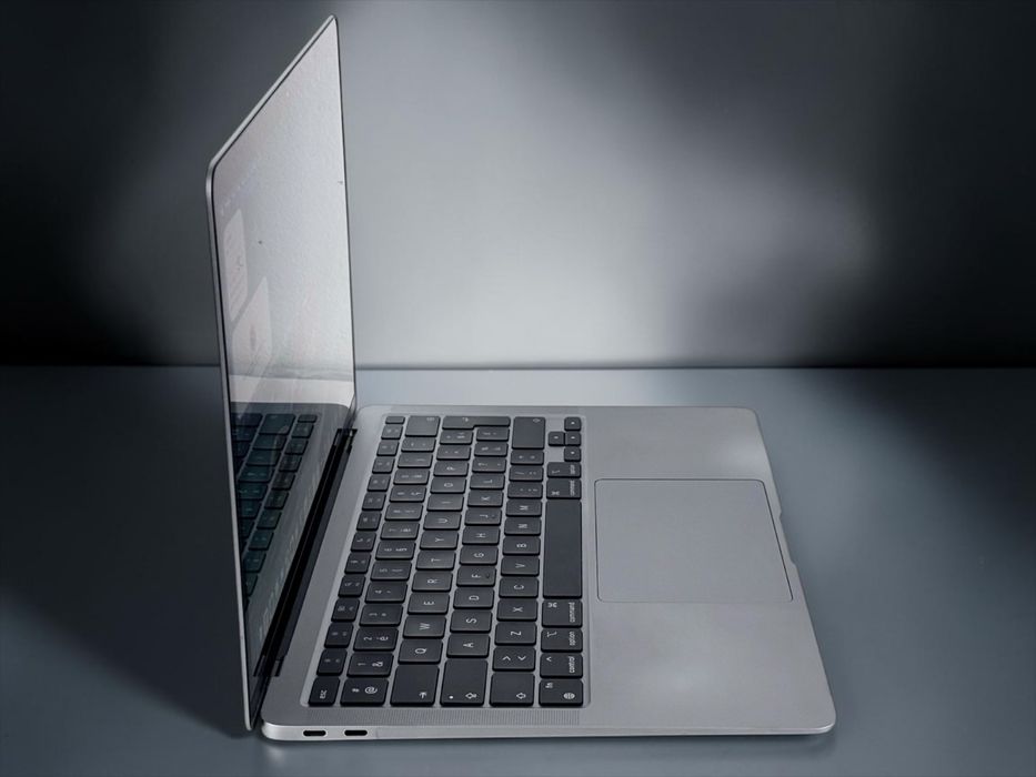 Apple MacBook Air 13 inch M1 8RAM 512GB Перфектен! Гаранция!