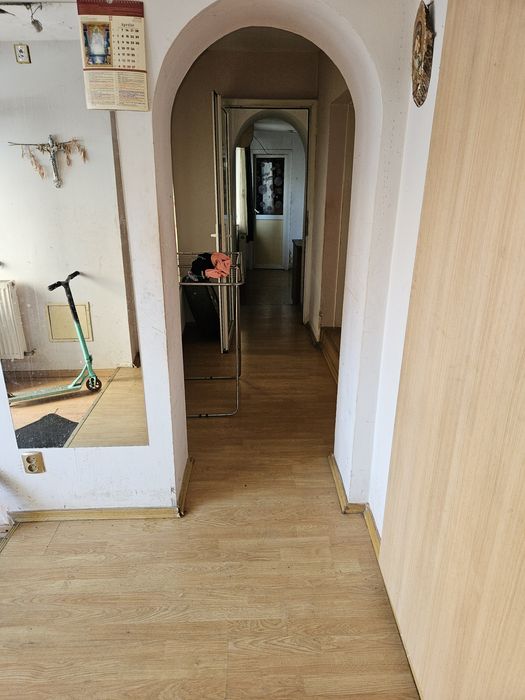 Închiriez 3 camere la curte închiriez depozitare lucruri  paza non stop