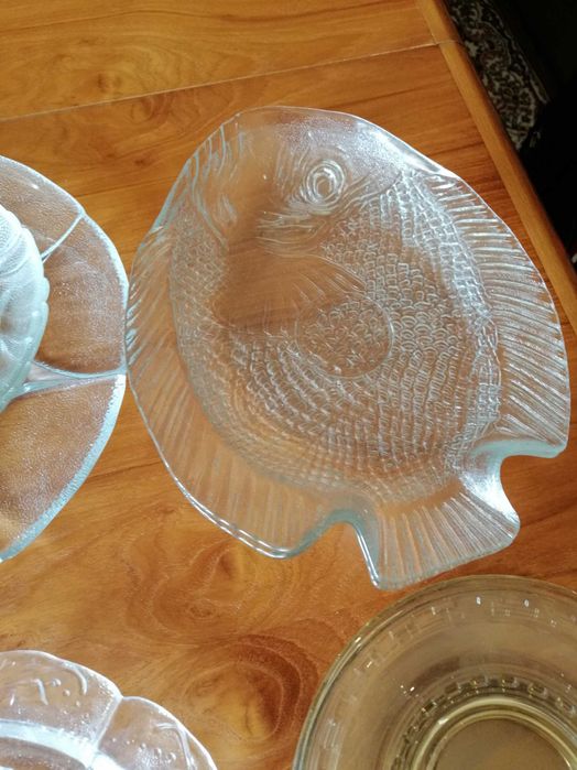 Красиви чинии и купи от стъкло