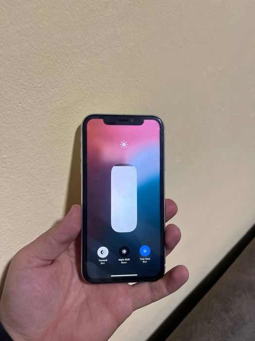 iphone xr 64 gb naxt srocna