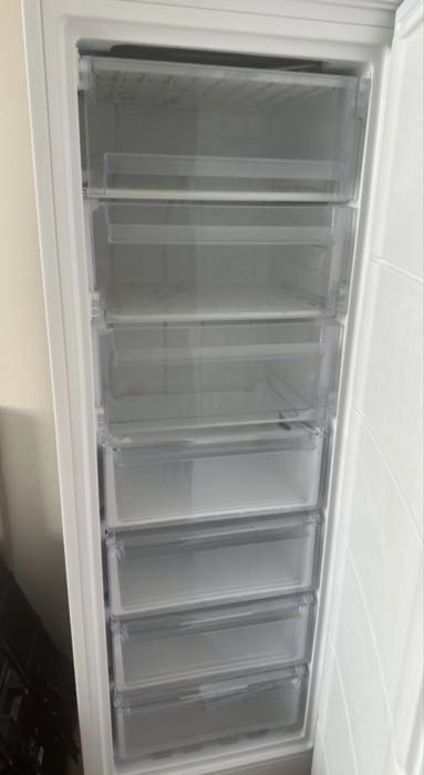 Продам морозильную камеру
