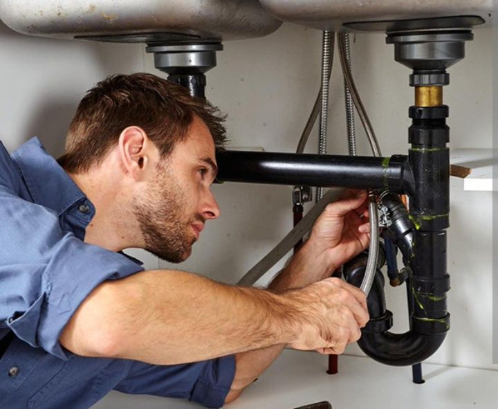 Сантехник по категории в помещении