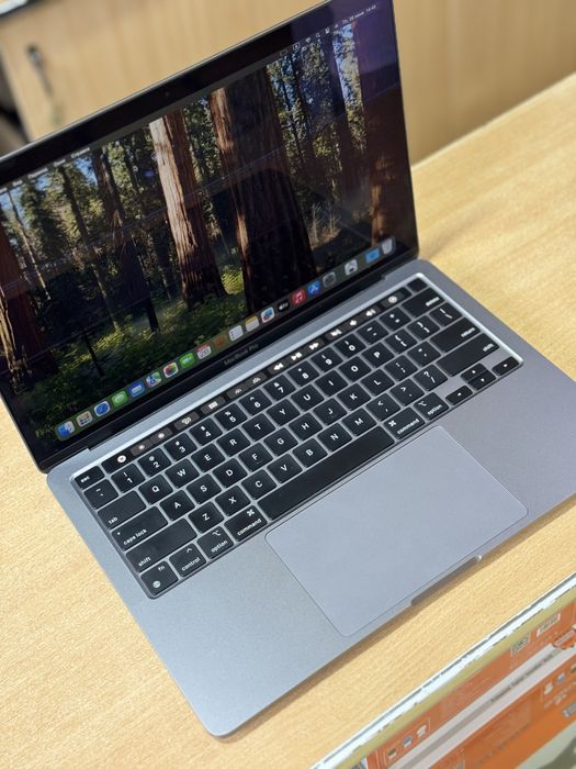 MacBook Pro M2 8/256 ideal xolatda