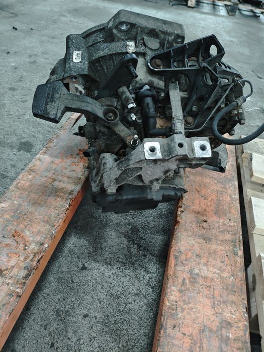 Скоростна кутия за VW Caddy 1.6tdi. MHZ
