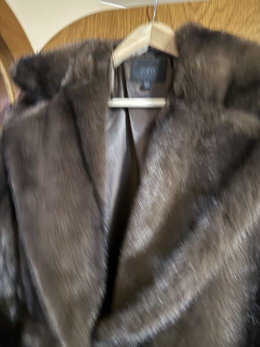 Zara , уникална имитация на норка, черен етикет предполагащ високият клас на Зара