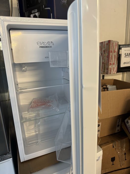 Frigider compact cu congelator mic de top Gorenje RB39EPW4