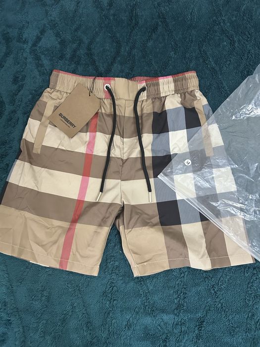 Vand pantaloni scurti burberry