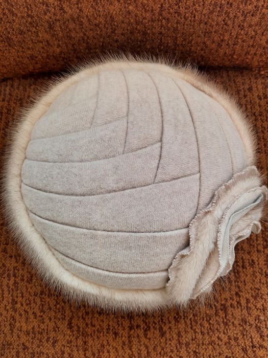 Шапка норковая продам.