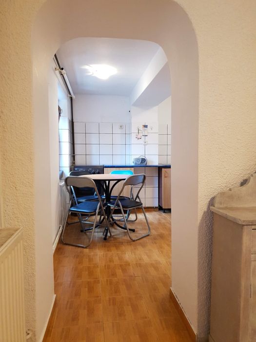 Garsoniera la curte centru vechi