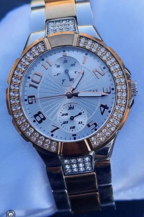 Часы женские Guess U13586L2