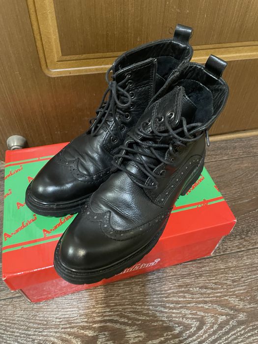 Продам ботинки женские