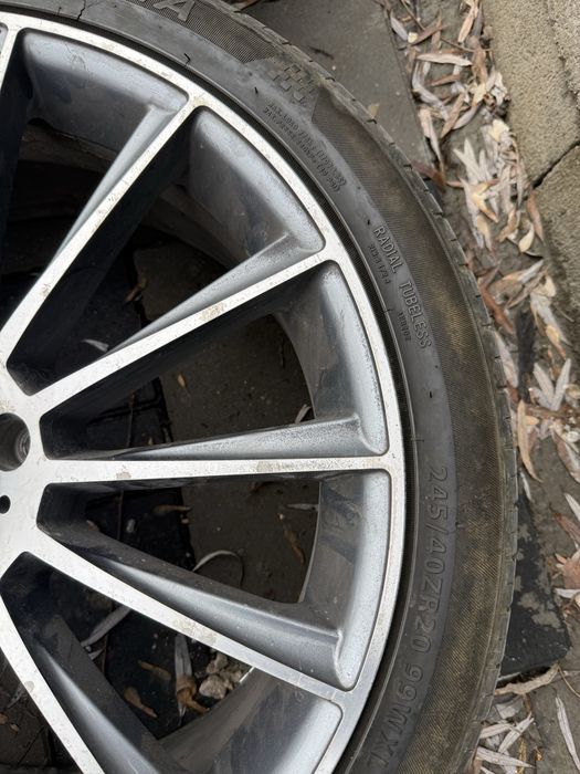 Диск с покрышкой 245/40/20
