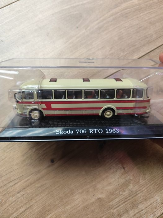 Autobuze scara 1.72