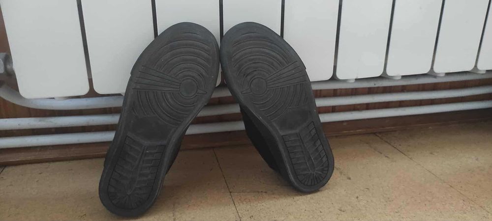 Детски кожени платненки, номер 38,  два пъти обувани, като нови.