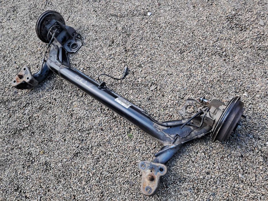Ford Fusion, punte spate completa, pe tamburi.
