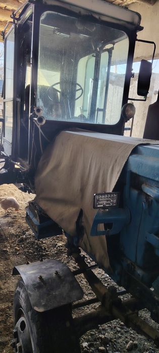 T 28 traktor akvarim kaminka