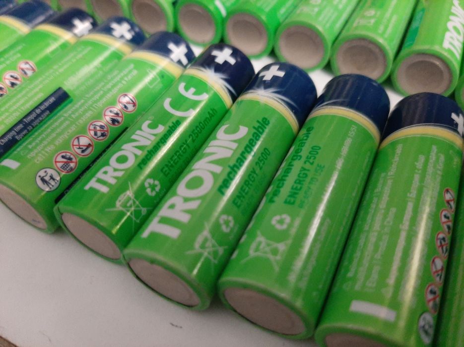 Pachet 50 acumulatori reincarcabili Tronic AA 2500 mah  + incarcator Tronic.