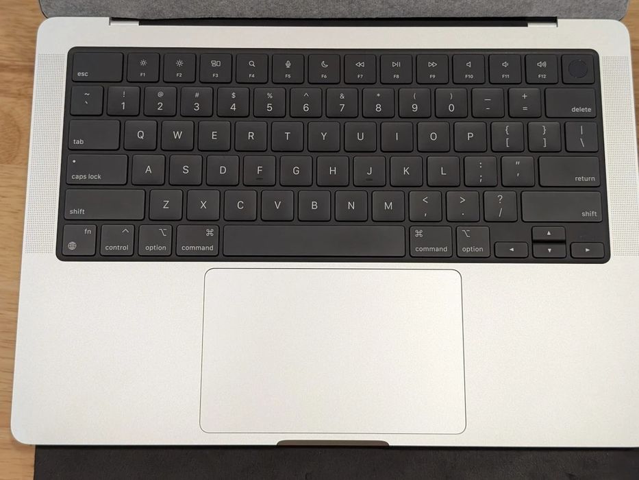 Продается MacBook Pro 14inch M3 18/512GB Silver