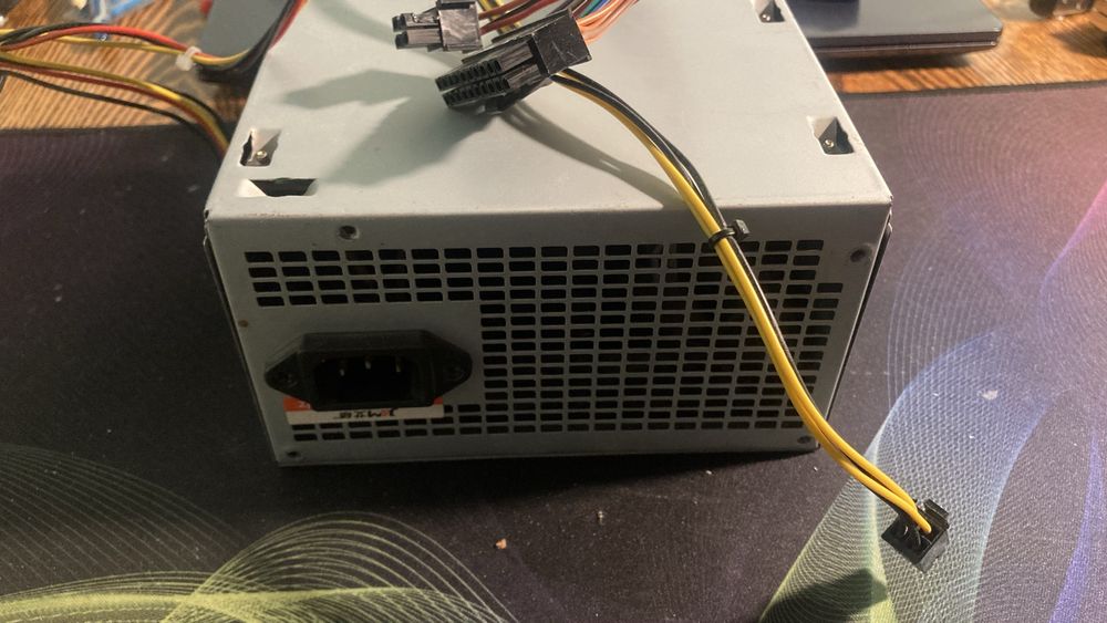 Продаю Бп Delux550W