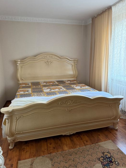 Продам спальный гарнитур
